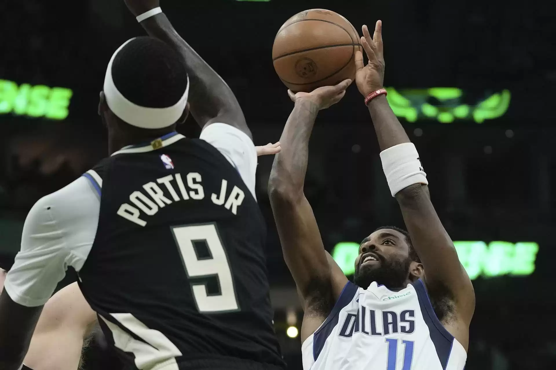 Kyrie Irving playing tonight against Sacramento Kings: Dallas Mavericks update on star guard's status amid foot injury struggles (Nov. 19)