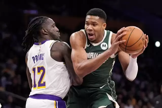 Lakers Lose Preseason Game to Bucks without LeBron James and Austin Reaves