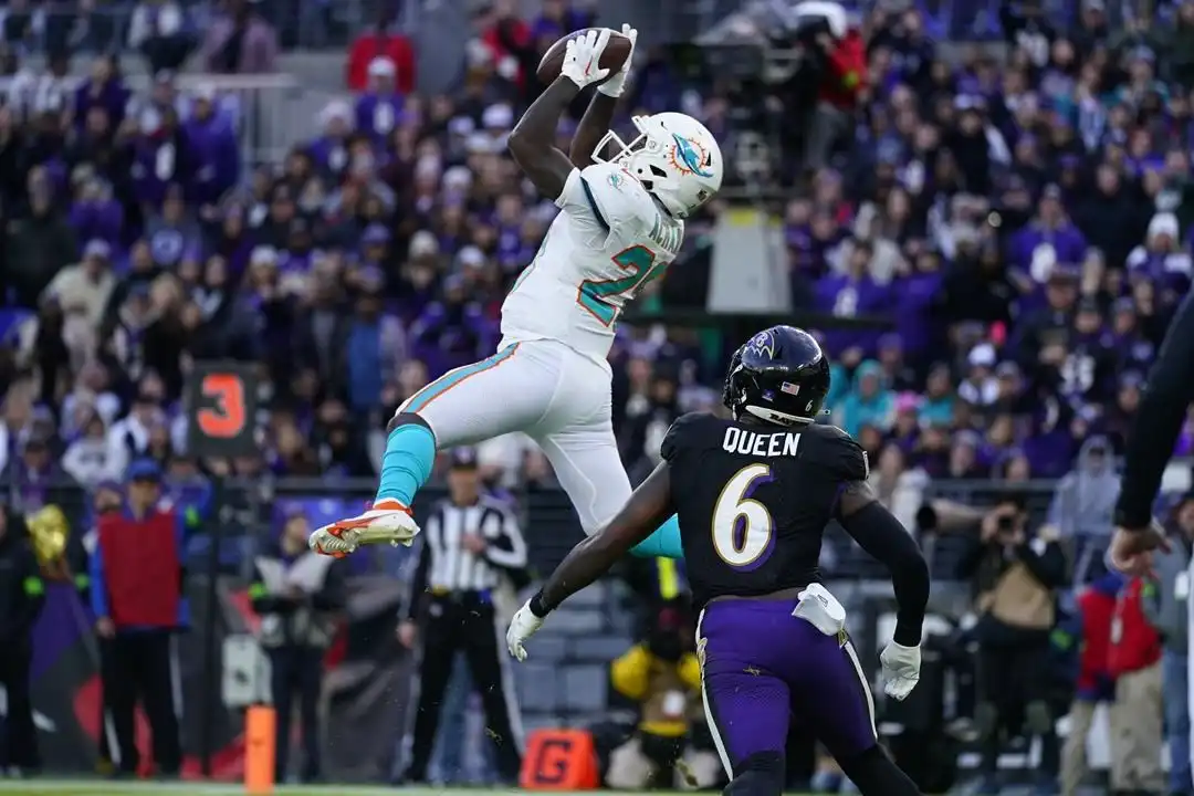 Lamar Jackson perfect passer rating Ravens rout Dolphins 56-19 clinch top seed AFC