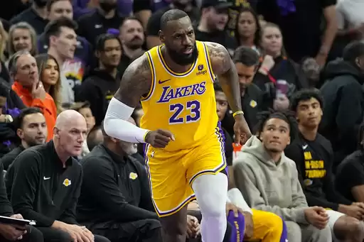LeBron James Lakers rally, snap 3-game skid with 122-119 win over Suns