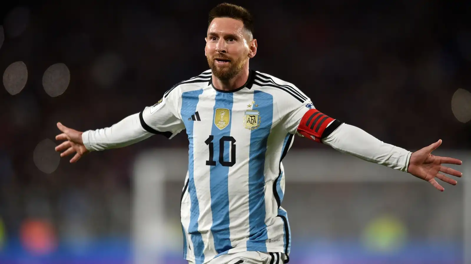 Lionel Messi attracts large crowd at Soldier Field for Argentina vs Ecuador soccer match