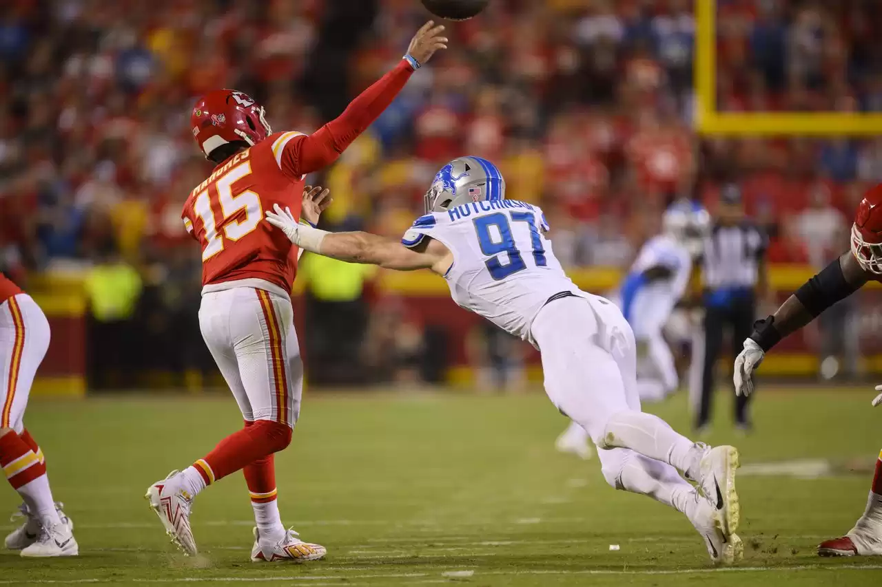 "Lions' Aidan Hutchinson shines with 7 pressures in victory against Chiefs: Snap counts and PFF grades revealed"