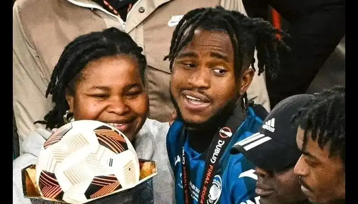 Lookman shares Europa League trophy moment with family - Businessday NG