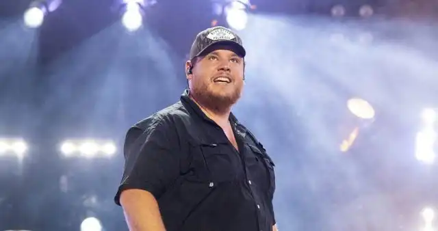 Luke Combs assists fan who almost owed $250K for unauthorized merchandise sales