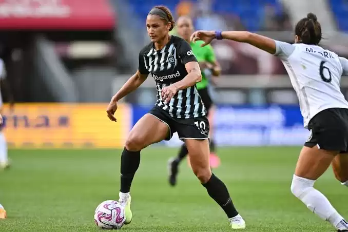 Lynn Williams, USWNT Star, Scores Brace as They Thoroughly Outclass South Africa with a 3-0 Victory