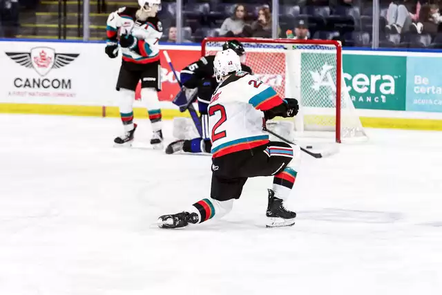 Max Graham scores twice, leading Rockets to 6-3 victory over Victoria in WHL
