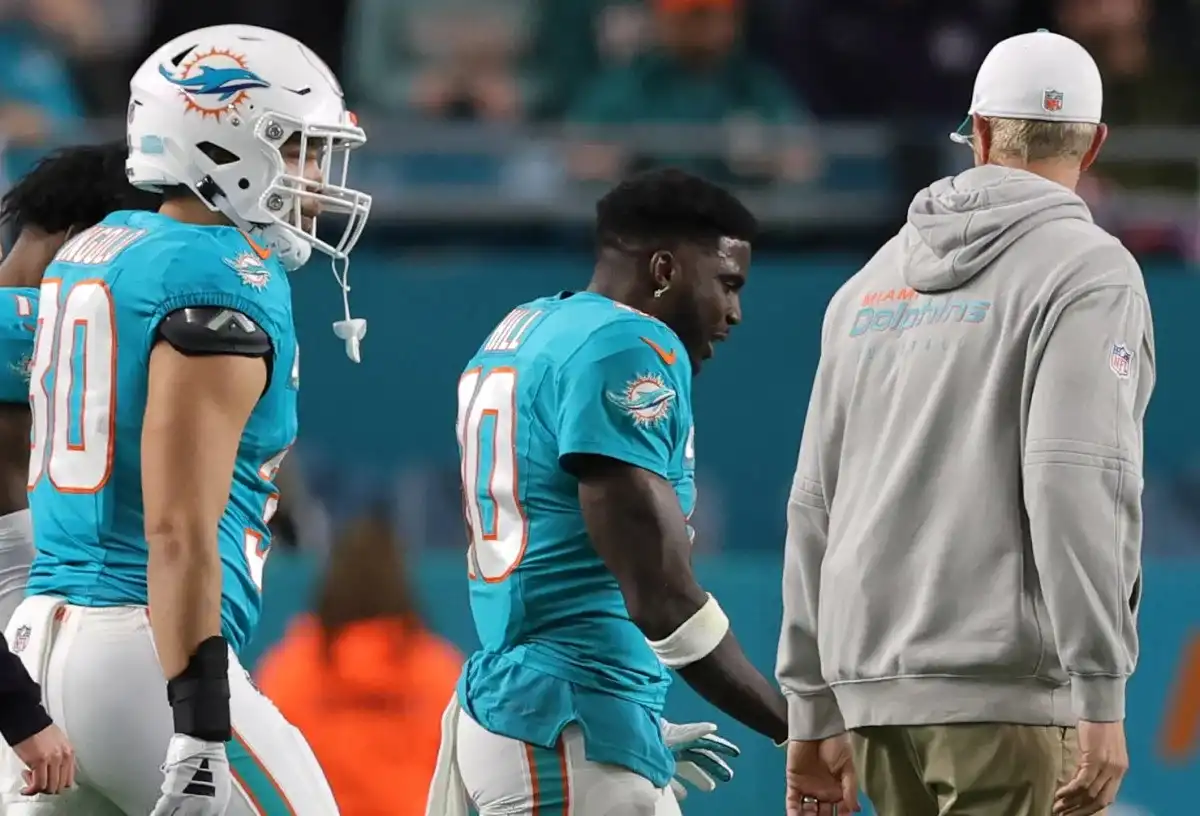 Miami Dolphins Tyreek Hill ankle injury Titans game