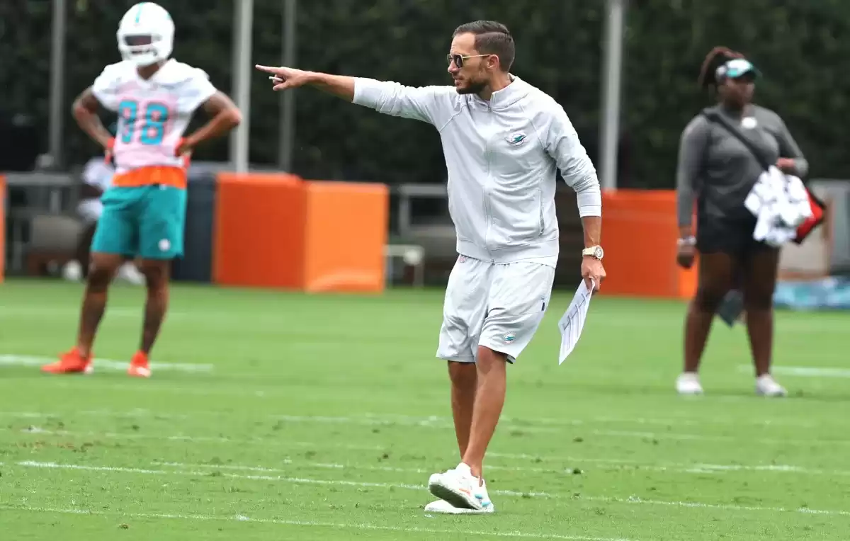 Mike McDaniel discusses pads, Dolphins camp, Jalen Ramsey, Eli Apple updates
