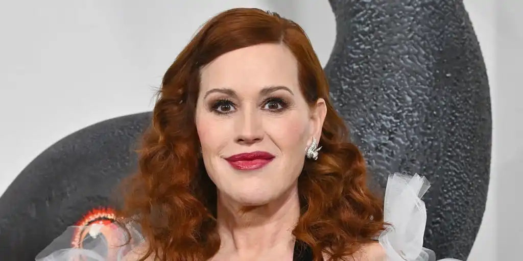 Molly Ringwald and 20-year-old daughter twin during rare joint appearance