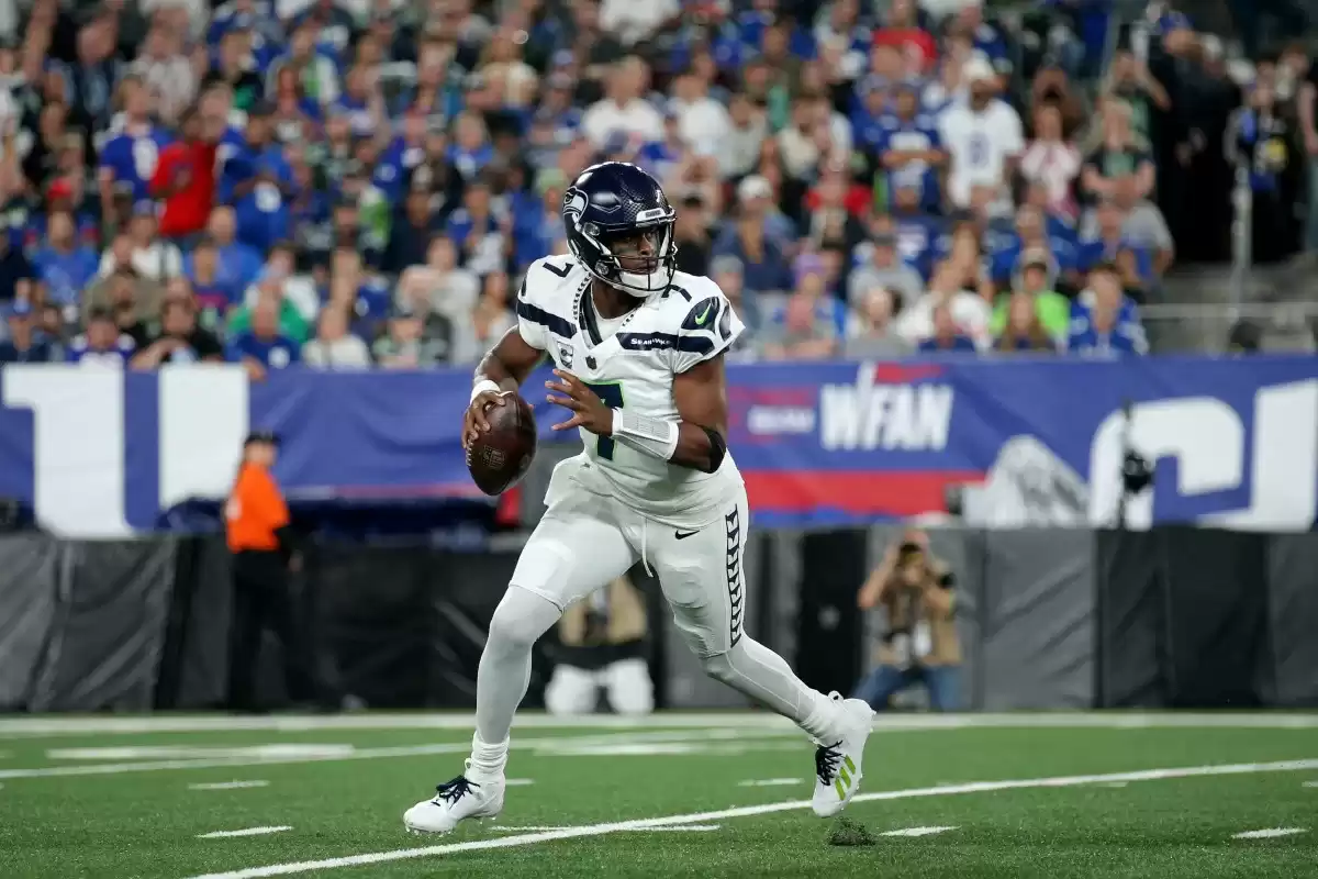 NFL Week 4 Monday Night Football: Seahawks Lead Giants Early, Drew Lock Steps in for Injured Geno Smith