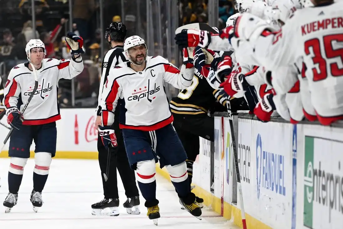 NHL roundup: Alex Ovechkin empty-netter record, Caps defeat Bruins
