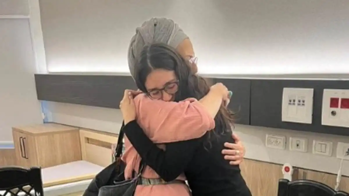 Noa Argamani embraces captive boyfriend's mother in heartwarming gesture