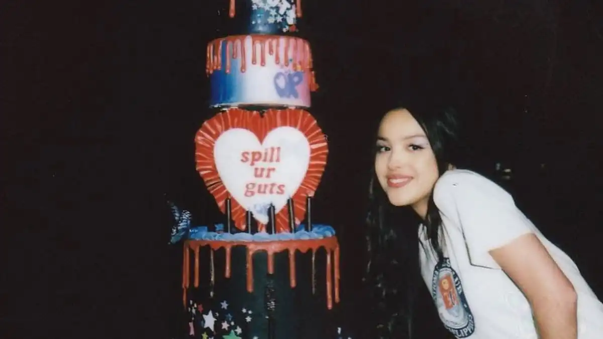 Olivia Rodrigo celebrates 21st birthday balloon-filled party