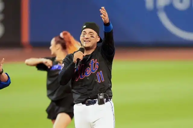 OMG! Mets infielder Jose Iglesias performs song after win