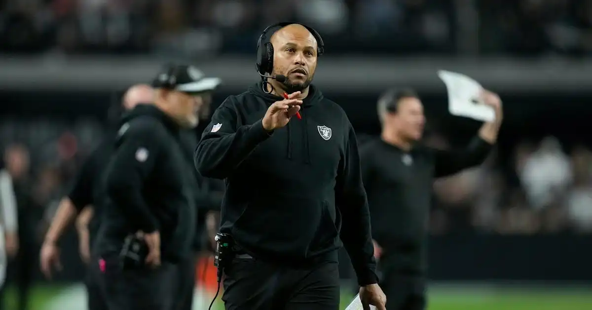 Raiders remove interim tag, hire Antonio Pierce as head coach