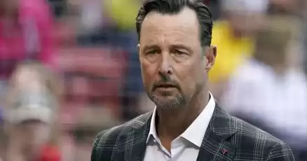 Red Sox Tim Wakefield treatment aftermath: privacy plea amid illness revelation by Schilling
