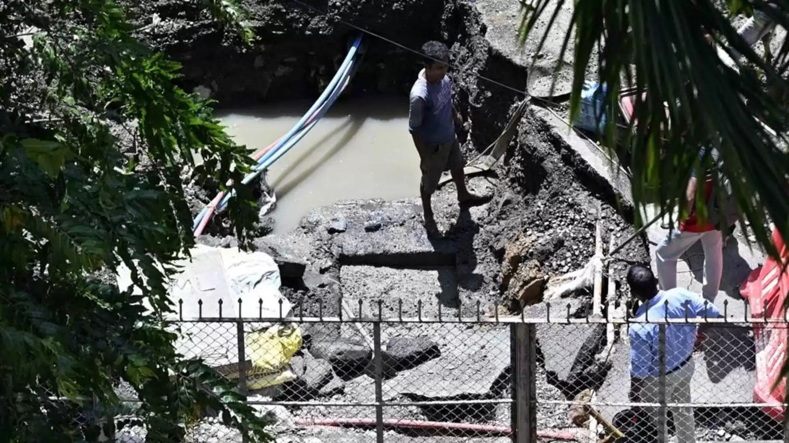 Residents of Andheri West recount feeling as though a tsunami or earthquake had struck