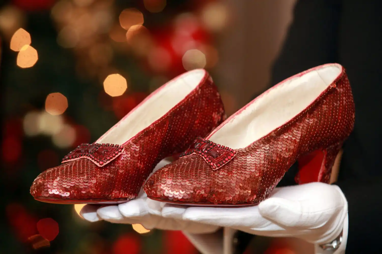 Saga of Stolen Ruby Slippers Ends at Wizard of Oz Museum | Artnet News