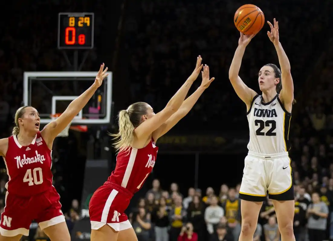 Satisfied Iowa women's basketball crowd of 15,000: Another game, another entertainment