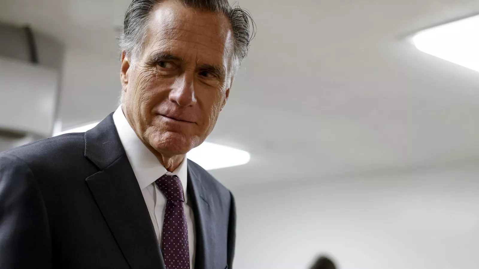 'Sen. Mitt Romney announces decision not to seek re-election'