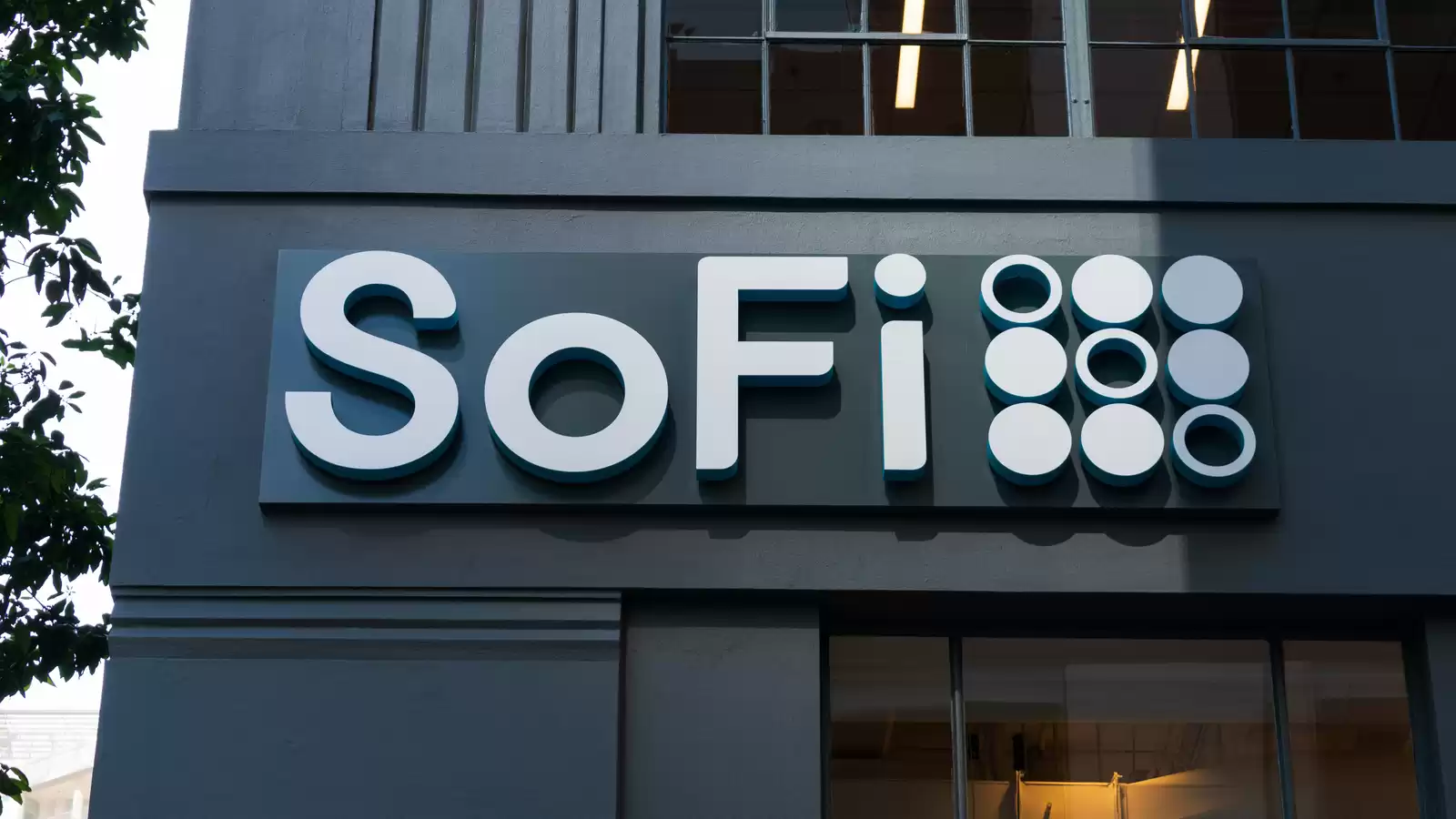 SOFI Stock Rally: Thriving Comeback Kid Set to Excel in Second Half of 2023