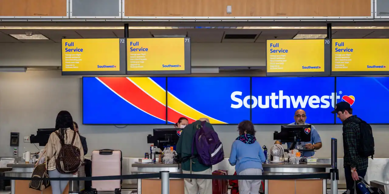 Southwest Airlines holiday meltdown: $140 million settlement and customer compensation