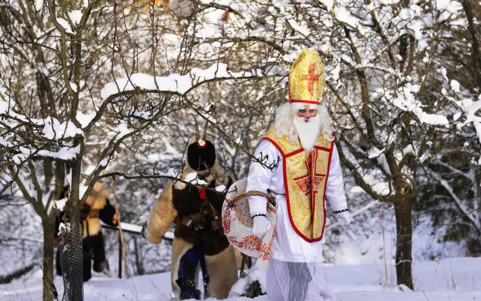 St Nicholas Day: How Christian saint inspired Santa Claus legend | eKathimerini.com