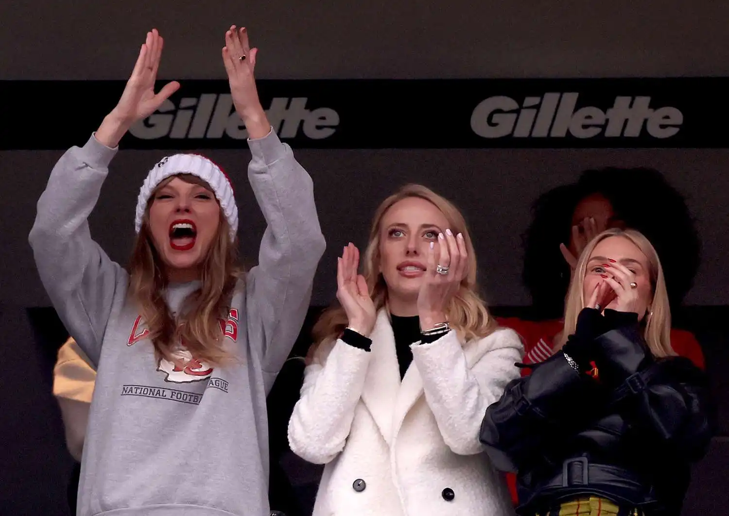 Taylor Swift, Brittany Mahomes cheer on Travis Kelce, Patrick Mahomes at Chiefs-Patriots game