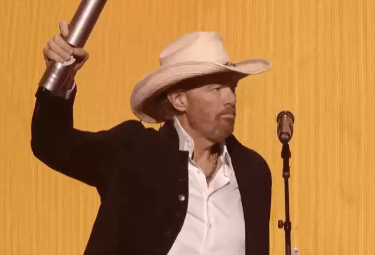 Toby Keith Accepts Icon Award at People's Choice Country Awards with Joke About Appearance: 