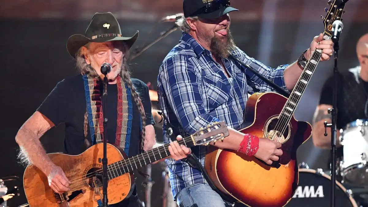 Toby Keith's Texas connections: Dallas bar, Willie Nelson collab, The Chicks feud