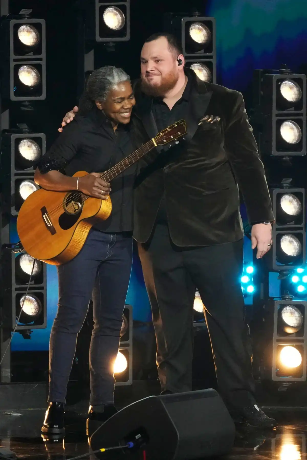 Tracy Chapman, Luke Combs perform 'Fast Car' duet at 2024 Grammy Awards - Yahoo Sports