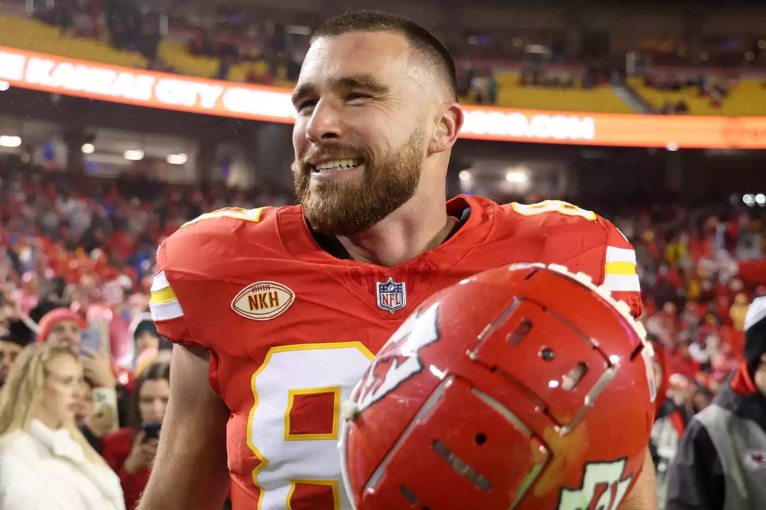 Travis Kelce Scores Touchdown at Eagles vs. Chiefs Rematch Without Taylor Swift in the Stands