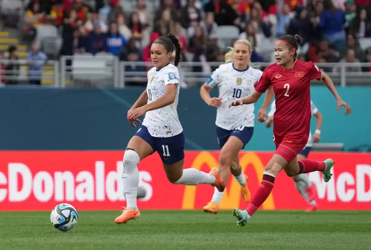 "USWNT Dominates Netherlands in World Cup Battle for Second Group Stage Triumph – Live Updates Await!"