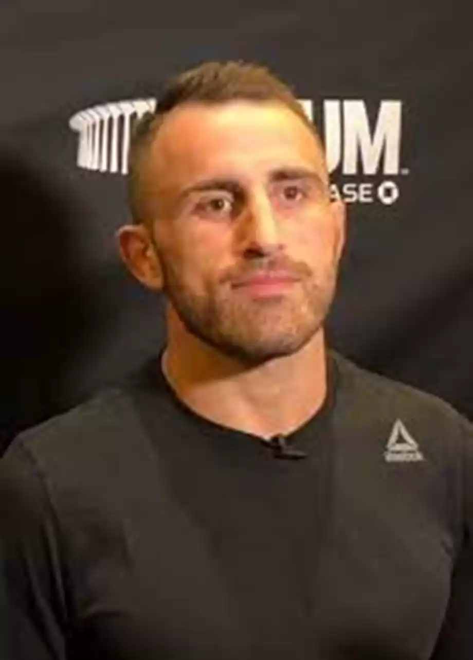 Volkanovski Knocks Out Rodriguez, Secures UFC Featherweight Title