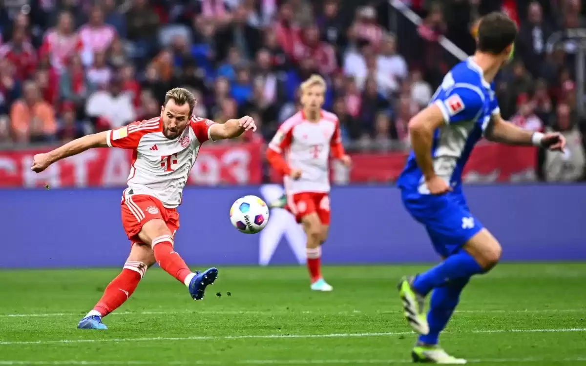 Watch: Harry Kane scores from halfway line for Bayern Munich