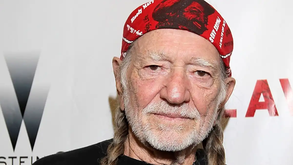 Willie Nelson concerns fans after pulling out of performance per doctor's orders